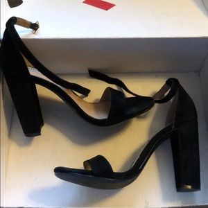 Steve Madden Carrson sandal. Size 7. Color: Black